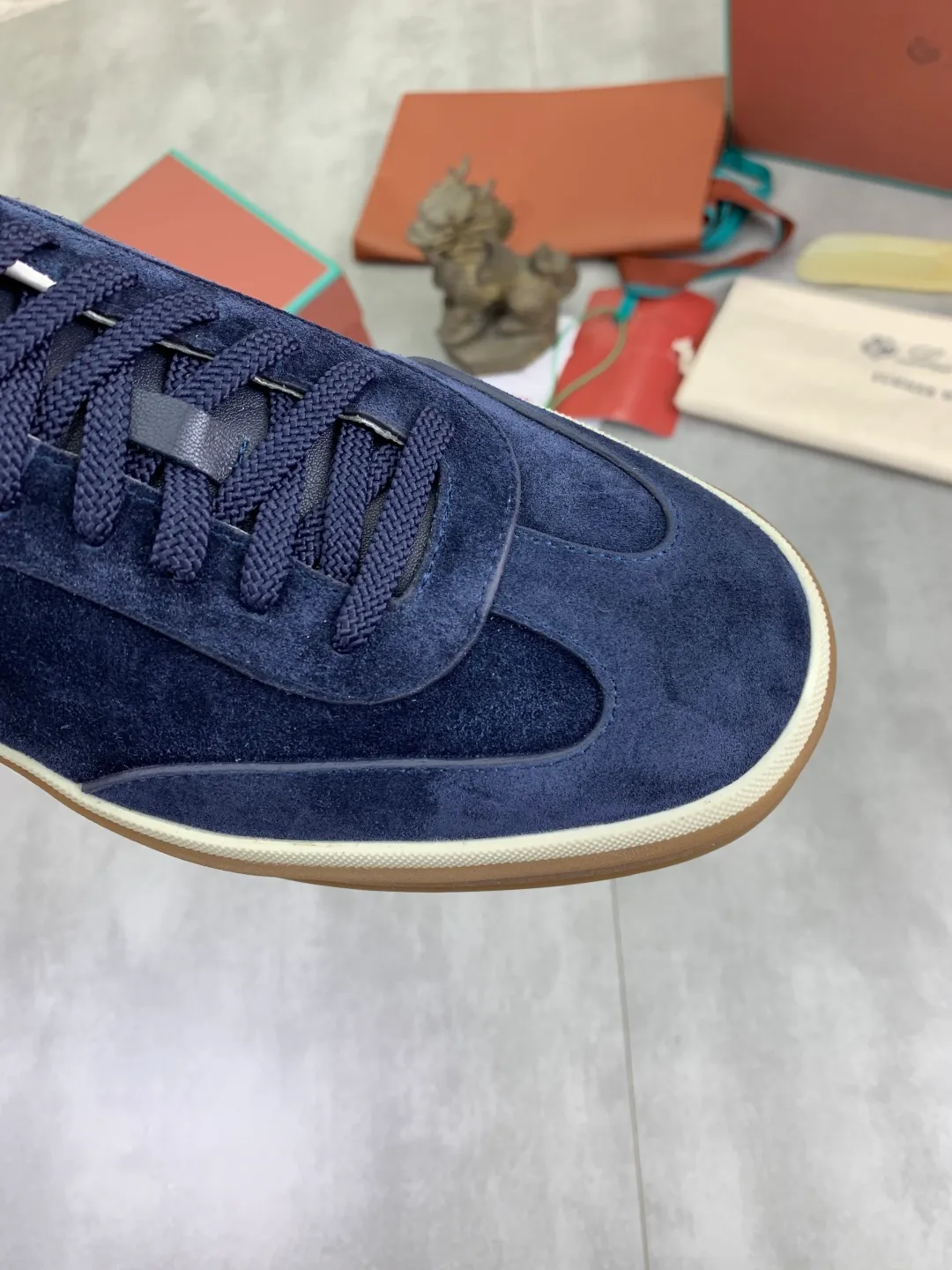 Men's men's shoes 💰P580 New model 💰 The latest casual shoes Loro Piana 💯 Top grade 💯 Buy the original copy 💯 Founded the existing Loro Piana company on April 24, 1924. It is the sixth generation of family operation, providing the best quality products to customers who are discerning about taste and quality. Imported original fly woven fabric with cowhide fabric, plain calfskin lining, hand-stitched thread with cowhide feet, original packaging, high-end outsole, size: 38-45 (customized for 46), 8️⃣ colors available